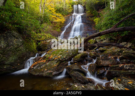 Dill fällt am Tanasee Creek - Nantahala National Forest, Kanada, Nord-Carolina, USA Stockfoto