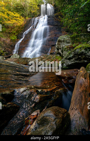 Dill fällt am Tanasee Creek - Nantahala National Forest, Kanada, Nord-Carolina, USA Stockfoto