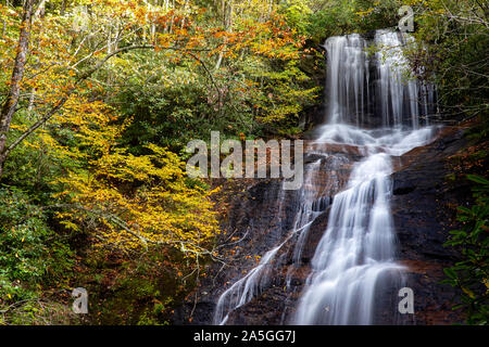 Dill fällt am Tanasee Creek - Nantahala National Forest, Kanada, Nord-Carolina, USA Stockfoto