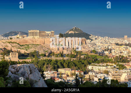 Der Parthenon Tempel der Akropolis von Athen bei Sonnenuntergang, Athen, Griechenland. Stockfoto
