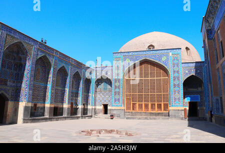 Innenhof im Heiligtum Ensemble, Mausoleum und khaneghah von Scheich Safi al-Din, Ardabil, Iran. Weltkulturerbe der UNESCO Stockfoto