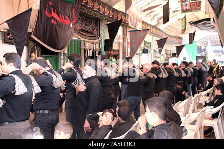 IRAN, ISFAHAN - 4 Oktober, 2019: Ashura islamischen heiligen Tag für die schiitischen Muslime; Trauer azadari Rituale. Gedenkveranstaltungen zum Martyrium des Imam Hus Stockfoto