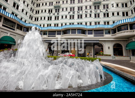 Wasser Brunnen vor der Peninsula Hong Kong Hotel. Kowloon, Hong Kong, China. Stockfoto