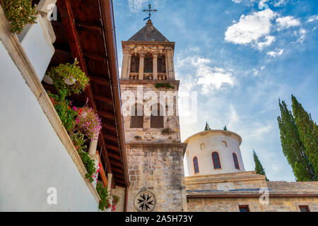 Kloster Krka. 14. jahrhundert Serbische Orthodoxe Kirche Kloster der Hl. Erzengel Michael geweiht. In den Nationalpark Krka, Kroatien entfernt. Bild Stockfoto