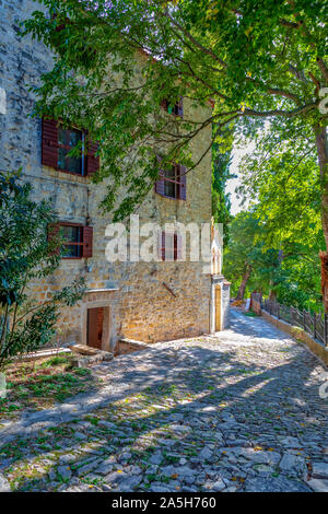 Kloster Krka. 14. jahrhundert Serbische Orthodoxe Kirche Kloster der Hl. Erzengel Michael geweiht. In den Nationalpark Krka, Kroatien entfernt. Bild Stockfoto