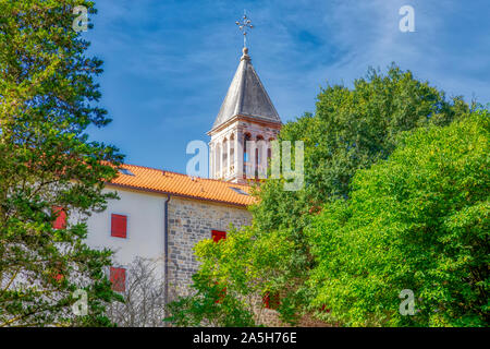 Kloster Krka. 14. jahrhundert Serbische Orthodoxe Kirche Kloster der Hl. Erzengel Michael geweiht. In den Nationalpark Krka, Kroatien entfernt. Bild Stockfoto