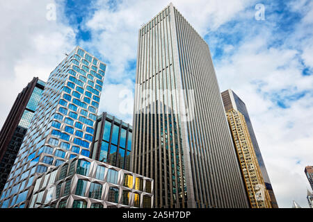 Die Wolkenkratzer an der Gloucester Road. Wan Chai, Hong Kong, China. Stockfoto