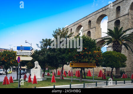 Aquädukt in Kavala im Volksmund bekannt als die Kamares. Stockfoto