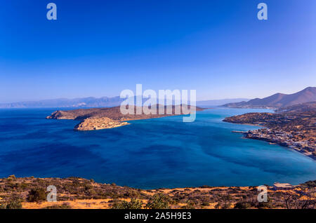 Panoramablick auf die Insel Spinalonga und Golf von Elounda. Stockfoto