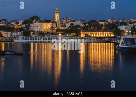 Belgrad Lichter Nacht Panoramablick vom Ufer Stockfoto