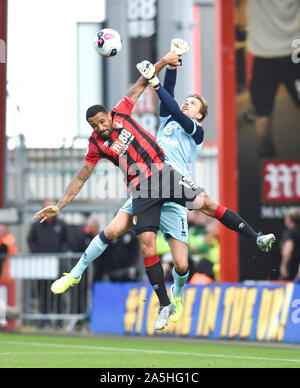 Callum Wilson aus Bournemouth fordert Torhüter Tim Krul aus Norwich während des Premier League-Spiels zwischen AFC Bournemouth und Norwich City im Vitality Stadium Stadium in Bournemouth , 19. Oktober 2019 - nur für redaktionelle Verwendung. Keine Verkaufsförderung. Für Football-Bilder gelten Einschränkungen für FA und Premier League. Keine Nutzung des Internets/Handys ohne FAPL-Lizenz - für Details wenden Sie sich an Football Dataco Stockfoto