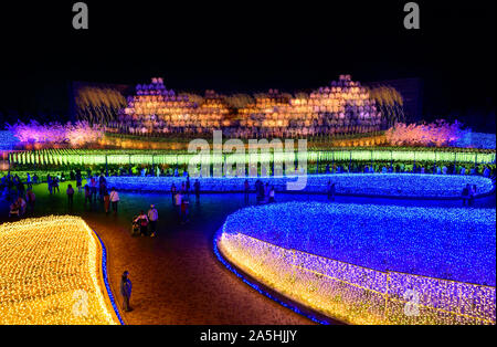 Herbst Anzeigen bei Nabana keine Sato, Winter Beleuchtung 2020. Sehenswürdigkeiten von Nagoya. Stockfoto