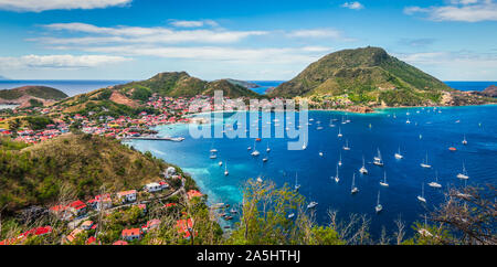 Panoramablick auf die Landschaft von Terre-de-Haut Insel, Guadeloupe, Les Saintes. Stockfoto