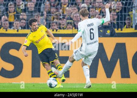 Dortmund, Deutschland. Okt, 2019 20. Thomas DELANEY (links, DO) gegen Christoph KRAMER (MG), Aktion, Duellen, Fußball 1. Fussballbundesliga, 8. Spieltag, Borussia Dortmund (DO) - Borussia Mönchengladbach (MG) 1:0, am 19.10.2019 in Dortmund/Deutschland. € | Nutzung der weltweiten Kredit: dpa/Alamy leben Nachrichten Stockfoto