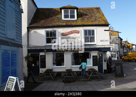 Das öffentliche Haus Royal Standard, ein Shepherd Neame Pub, East Street, Hastings, East Sussex, 2019 - Shepherd Neame Brauerei Stockfoto