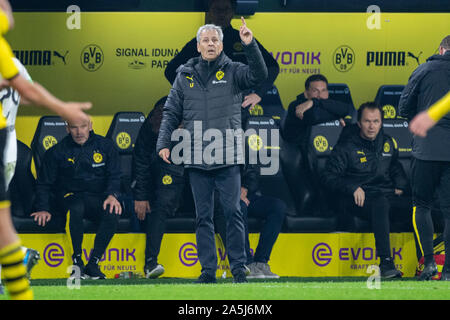 Dortmund, Deutschland. Okt, 2019 20. Lucien FAVRE (mi., Coach, TUN) gibt Anweisungen, Anweisungen, ganze Zahl, Geste, Gestik, Fußball 1. Fussballbundesliga, 8. Spieltag, Borussia Dortmund (DO) - Borussia Mönchengladbach (MG) 1:0, am 19.10.2019 in Dortmund/Deutschland. € | Nutzung der weltweiten Kredit: dpa/Alamy leben Nachrichten Stockfoto