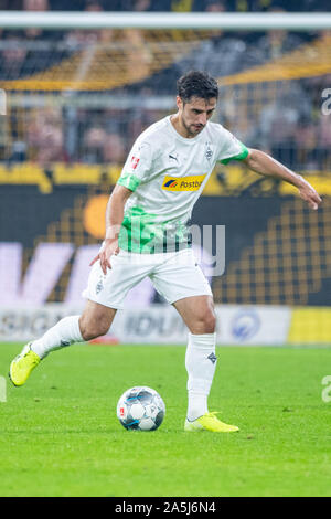 Dortmund, Deutschland. Okt, 2019 20. Lars STINDL (MG) mit Kugel, Single Action mit Kugel, Aktion, vollständige Abbildung, Porträt, Fußball 1. Fussballbundesliga, 8. Spieltag, Borussia Dortmund (DO) - Borussia Mönchengladbach (MG) 1:0, am 19.10.2019 in Dortmund/Deutschland. € | Nutzung der weltweiten Kredit: dpa/Alamy leben Nachrichten Stockfoto