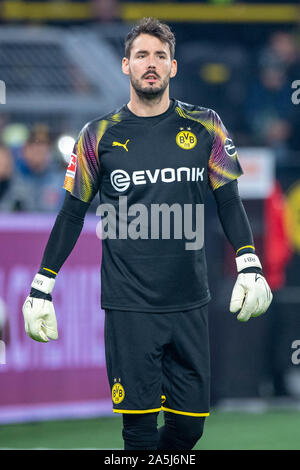 Dortmund, Deutschland. Okt, 2019 20. Torhüter Roman BUERKI (Bvºrki, DO), halb Bild, halb Abbildung, Porträt, Fußball 1. 1. Fussballbundesliga, 8. Spieltag, Borussia Dortmund (DO) - Borussia Mönchengladbach (MG) 1:0, am 19.10.2019 in Dortmund/Deutschland. € | Nutzung der weltweiten Kredit: dpa/Alamy leben Nachrichten Stockfoto