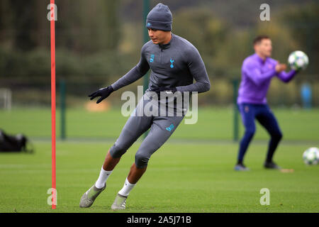 London, Großbritannien. Okt, 2019 21. Dele Alli von Tottenham Hotspur in Aktion während des Trainings. UEFA Champions League, Tottenham Hotspur FC Team Training an der Tottenham Hotspur Training Center in Enfield, London am Montag, den 21. Oktober 2019. Das Team Training vor der morgigen Match gegen Roter Stern Belgrad. Dieses Bild dürfen nur für redaktionelle Zwecke verwendet werden. Nur die redaktionelle Nutzung, eine Lizenz für die gewerbliche Nutzung erforderlich. Keine Verwendung in Wetten, Spiele oder einer einzelnen Verein/Liga/player Publikationen. pic von Steffan Bowen/Andrew Orchard sport Fotografie/Alamy leben Nachrichten Stockfoto