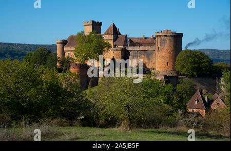 Schloss Castelnau-Bretenaoux im Tal der Dordogne in Frankreich Stockfoto