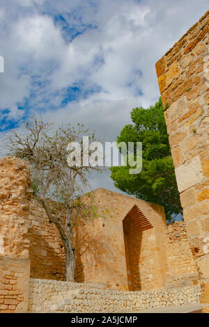 Denia Burg ist ein Symbol der Stadt und besuchen müssen, Stockfoto