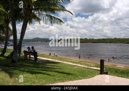 Der Noosa River in Noosaville neben Noosa Heads an der Sunshine Coast in Queensland, Australien Stockfoto