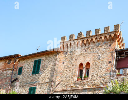 Vinci in der Toskana, Italien, dem Geburtsort von Leonardo Da Vinci. Detail der Straßen des Dorfes neben dem 'Leonardo' Museum. Stockfoto
