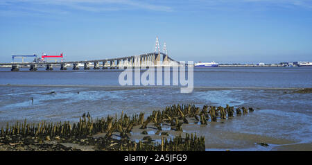 Die st-nazaire Bridge/Le Pont de Saint-Nazaire, Schrägseilbrücke überspannt den Fluss Loire, Maine-et-Loire, Frankreich Stockfoto