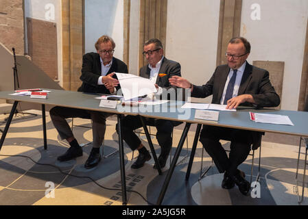 Harald Meller, (von links nach rechts), Archäologe, Sachsen-Anhalt, Gunnar Schellenberger, Staatssekretär für Kultur in Sachsen-Anhalt und Jon Stockfoto