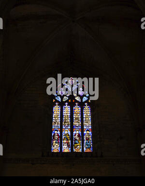 Glasfenster in der Kathedrale von Sevilla. Selektive konzentrieren. Stockfoto