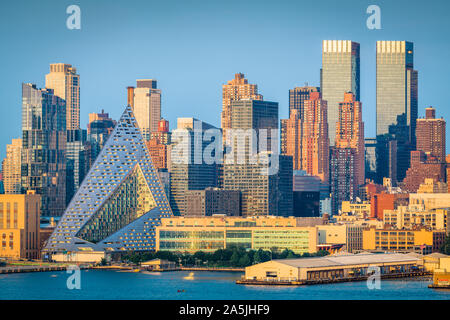 Midtown Manhattan Skyline mit Wahrzeichen Gebäude in New York City. Stockfoto