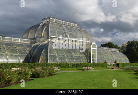 Äußere Kew Gardens Palm House London England Großbritannien Stockfoto