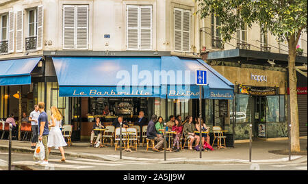 Street Scene vor Bistro Le barbouille Stockfoto