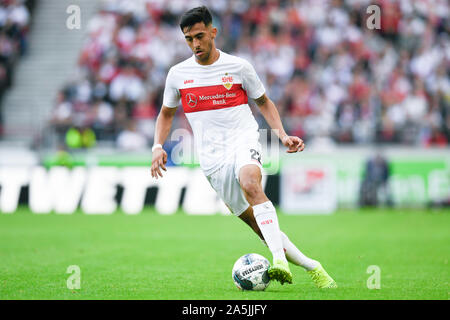 20. Oktober 2019, Baden-Wuerttemberg, Stuttgart: Fussball: 2. Fussballbundesliga, 10. Spieltag VfB Stuttgart - Holstein Kiel, Mercedes-Benz Arena. Nicolas Gonzalez vom VfB Stuttgart in Aktion Foto: Tom Weller/dpa - WICHTIGER HINWEIS: In Übereinstimmung mit den Anforderungen der DFL Deutsche Fußball Liga oder der DFB Deutscher Fußball-Bund ist es untersagt, zu verwenden oder verwendet Fotos im Stadion und/oder das Spiel in Form von Bildern und/oder Videos - wie Foto Sequenzen getroffen haben. Stockfoto