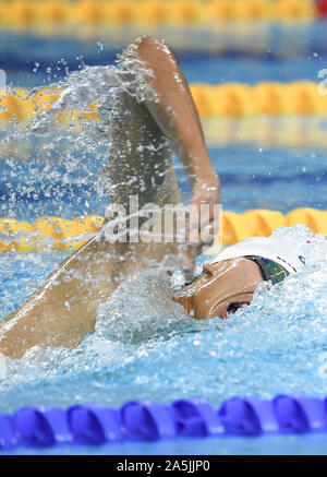 (191021) - Wuhan, Oktober 21, 2019 (Xinhua) - Ji Xinjie von China konkurriert, während die Männer 200m Freistil Finale von Baden am 7. CISM Military World Games in Wuhan, der Hauptstadt der Provinz Hubei in Zentralchina, Okt. 21, 2019. (Xinhua / Cheng Min.) Stockfoto