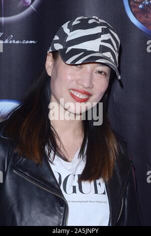 Los Angeles, CA. Okt, 2019 18. Yi Zhou in der Ankunftshalle für Mars Rocks! Ein Benefizkonzert für die Mars Society, das Globe Theatre, Los Angeles, CA 18. Oktober 2019. Credit: Priscilla Grant/Everett Collection/Alamy leben Nachrichten Stockfoto