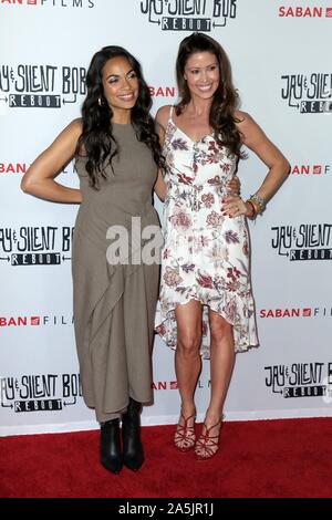 Los Angeles, CA. 15 Okt, 2019. Rosario Dawson, Shannon Elizabeth in der Ankunftshalle für Jay & SILENT BOB NEU Premiere, TCL Chinese Theatre, Los Angeles, CA 15. Oktober 2019. Credit: Priscilla Grant/Everett Collection/Alamy leben Nachrichten Stockfoto