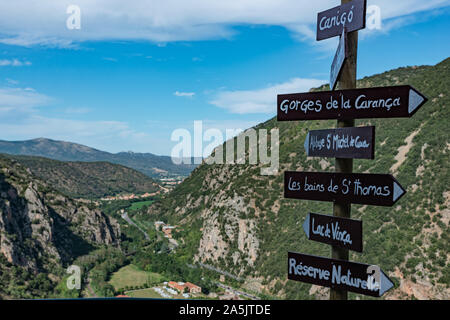 Umgebung (Berge und Täler) von Villefranche-De-Conflent von Fort Liberia, Pyrenees Orientales, Französisch Katalonien, Frankreich gesehen Stockfoto