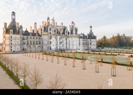 Frankreich, Maine et Loire, Loire-Tal UNESCO Weltkulturerbe, Chambord, das königliche Schloss, die Französischen Gärten, Sunrise, frostigen Morgen // Frankreich,