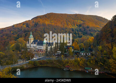 Herbst Landschaft von Lillafured, Ungarn, bunte Wälder, fantastische Stimmung. Tolles Reiseziel. Stockfoto