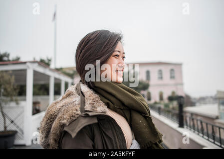 Frau Erkundung Topkapi Palast Istanbul, Istanbul, Türkei Stockfoto