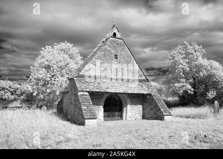 Die alte Kanzel in der Nähe von Leigh in Wiltshire - ein kleiner Teil einer größeren Kirche nach dem Hauptgebäude nach links bewegt wurde eine Meile entfernt in 1896 Stockfoto