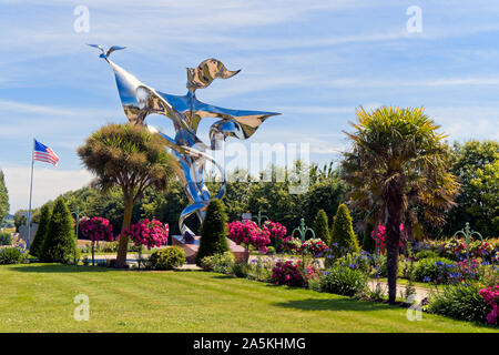 Edelstahl 'Frieden' Statue an Grandcamp Maisy in Frankreich. Stockfoto