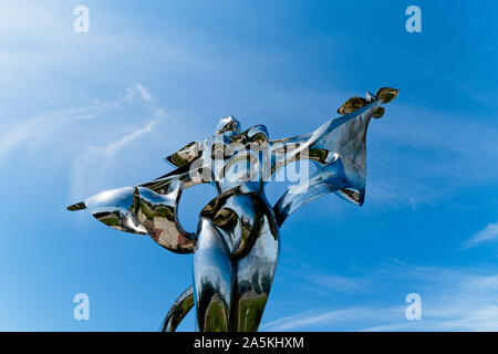 Edelstahl 'Frieden' Statue an Grandcamp Maisy in Frankreich. Stockfoto