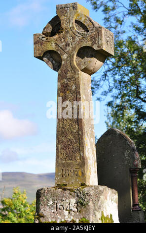 Kreuz in großen Ormside Kirche Friedhof, Cumbria Stockfoto