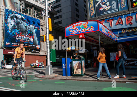 Stardust diner Restaurant. USA, New York City, Manhattan, Times Square. Ellens Stardust Diner ist eine Retro 1950s Thema Restaurant bei 1650 Breite entfernt Stockfoto