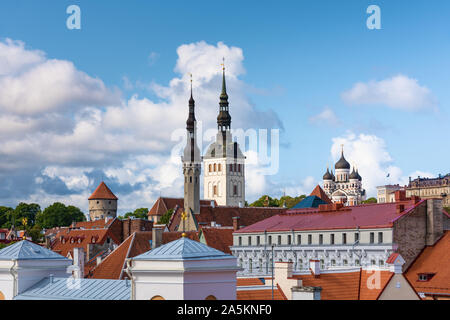 Dachterrasse mit Blick auf Tallinn, Estland Stockfoto