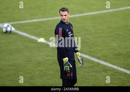 Athen, Griechenland. Okt, 2019 21. Fussball: Champions League, Olympiakos Piräus - FC Bayern München, Gruppenphase, Gruppe B, Spieltag 3, Ausbildung Bayern München bei Georgios-Karaiskakis Stadion. Torhüter Manuel Neuer vom FC Bayern München ist auf dem Spielfeld. Credit: Angelos Tzortzinis/DPA/Alamy leben Nachrichten Stockfoto