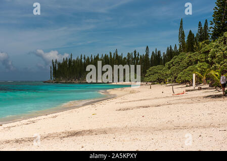 Fidschi, South Pacific - 10. Februar 2016. Touristen genießen eine schöne und fast menschenleeren Strand in Fidschi. Stockfoto