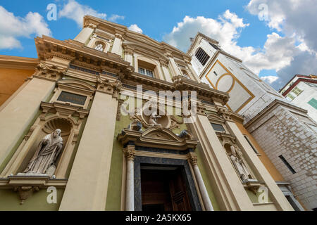 Die Fassade der schönen Kathedrale oder Sainte-Reparate de Nice in der Altstadt Altstadt von Nizza, Frankreich, an der Französischen Riviera. Stockfoto